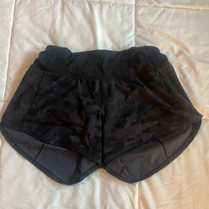 lulu lemon black camo 4 inch speed up shorts